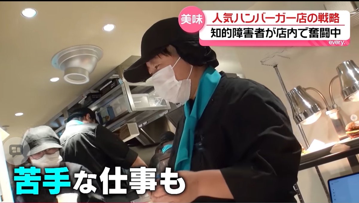 butterfly777123's tweet photo. てかなんでA型作業所ってB型作業所や生活介護よりこんなに厳しいの？😰😥

苦手な仕事もさせらるし、レジ打ちからパティ？焼きまでさせられて作業の量が多すぎる😇

自分が苦手なのに、できてないと注意を受ける🚨
言い方がきつい厳しい😥
就労移行支援の時も支援員の言い方キツくて、自分が攻撃されてるみたいな被害妄想化してきた。

こんなの無理に決まってんだろ。
怒られて障害が悪化する🤔

メモ取りもしてるね😇メモ取り私できんかったよ。生活訓練のカウンセリングやプログラムでメモ取る練習したからやっと書けるようになったけど。
厳しいよ。

こんな最低賃金稼ぐのにA型や障害者雇用は厳しすぎたら無理！！！
