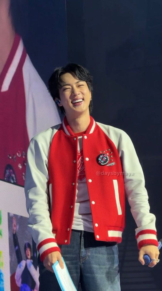 btsyear134340's tweet photo. Because Seokjin doesn't age, well, because his soul remains young, and I hope that smile never fades. https://t.co/62jkWXLMKY