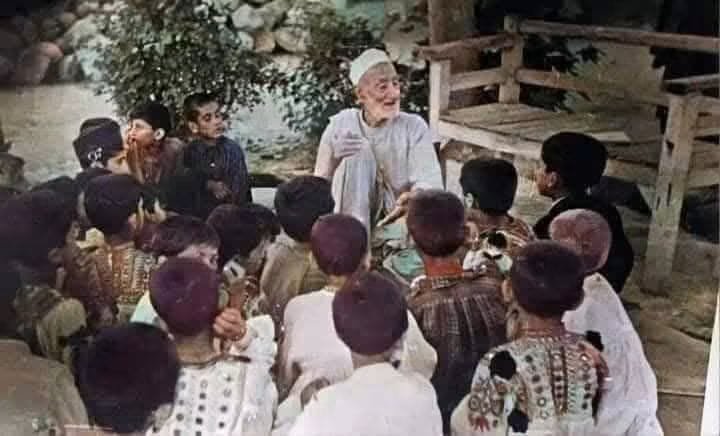 Nationalis5853's tweet photo. د باچا خان مبارزه یوازې د یو تاریخ پړاو نه، بلکې د هر پېر لپاره د سولې یوه لاسي لارښوونه ده. #BachaKhanLegacyOfNonViolence https://t.co/UUyvlGDApW