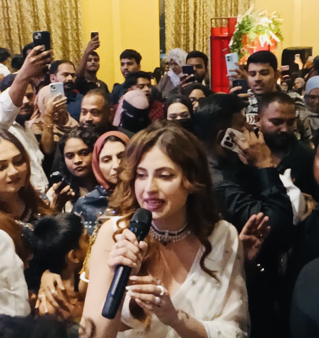 nabzwanderer's tweet photo. ‘Hyderabad mein entry ban ho jayegi teri’
‘Kutta nahi poochega’
‘Isko kaam nahi milega’
On your face morons, she would always be the main character🤍🧿
#FarrhanaBhatt https://t.co/wf0Koh96Mt