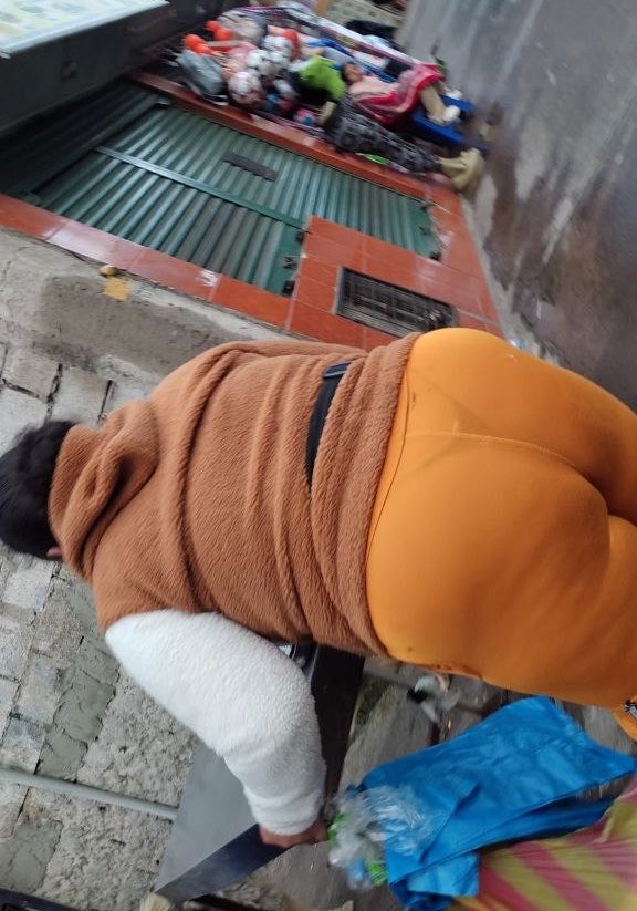 bryann4zty's tweet photo. Marcando tanguita está vendedora, toda una putita ustedes que opinan? 🤤🔥🍑

#CazandoCulos #Cazador #CulosCallejeros #Arrimones #Maduritas #Voyeur https://t.co/CFYKVJIKjR