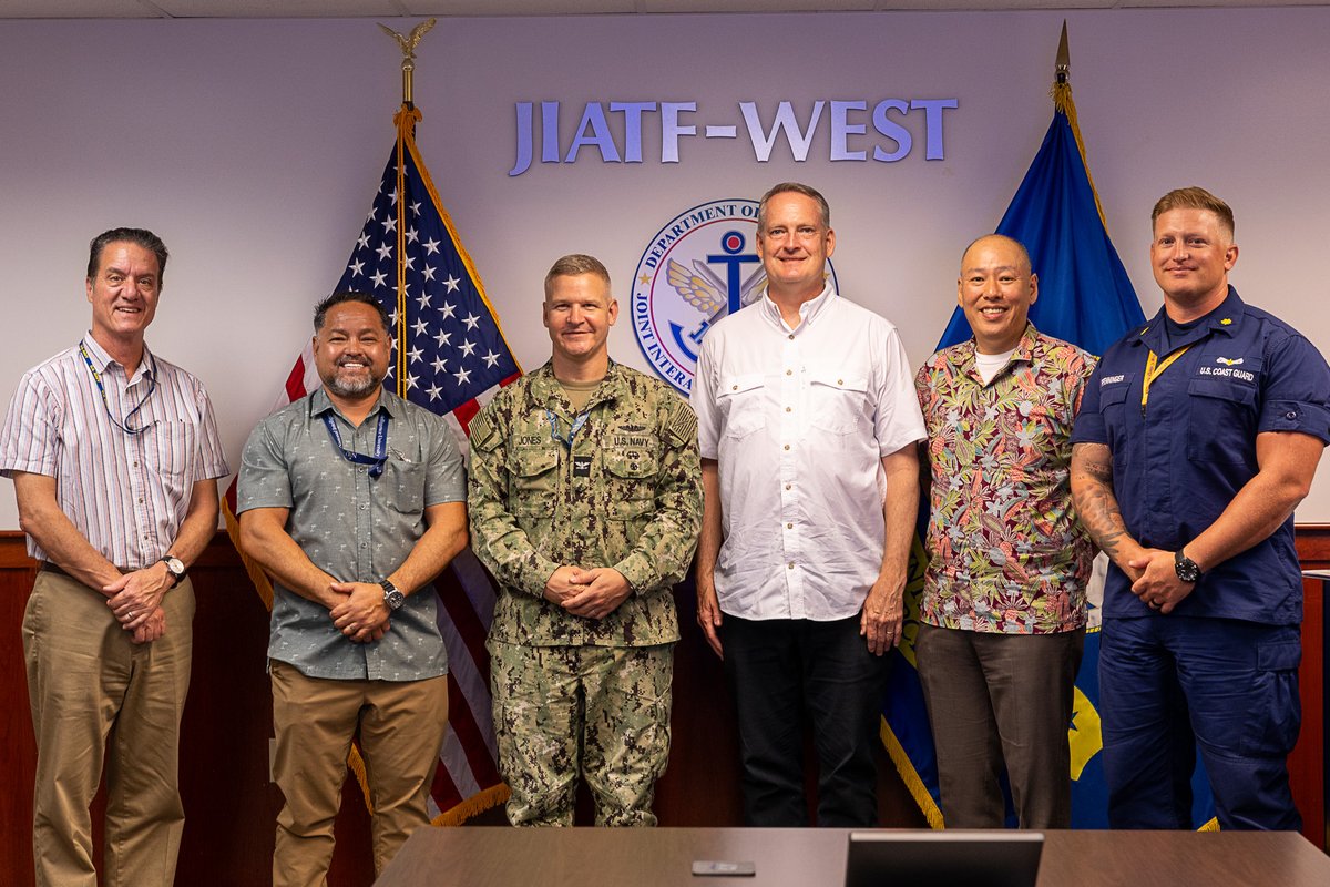 JIATFWest's tweet photo. #JIATFWest hosted Mr. Tony Greubel, U.S. State Department’s Office Director for the Office of 🇦🇺, 🇳🇿 , and Pacific Islands in the @USAsiaPacific Discussions were fruitful in highlighting the task force's #Oceania portfolio and the work protecting the #FreeAndOpenIndoPacific. https://t.co/6wg0lXUchA