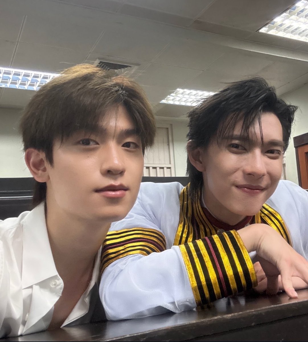 juneoncnine's tweet photo. ก็ดูรู้อะว่าคนไหนแฟนคนไหนเพื่อนแฟน https://t.co/qKwbbyORWY