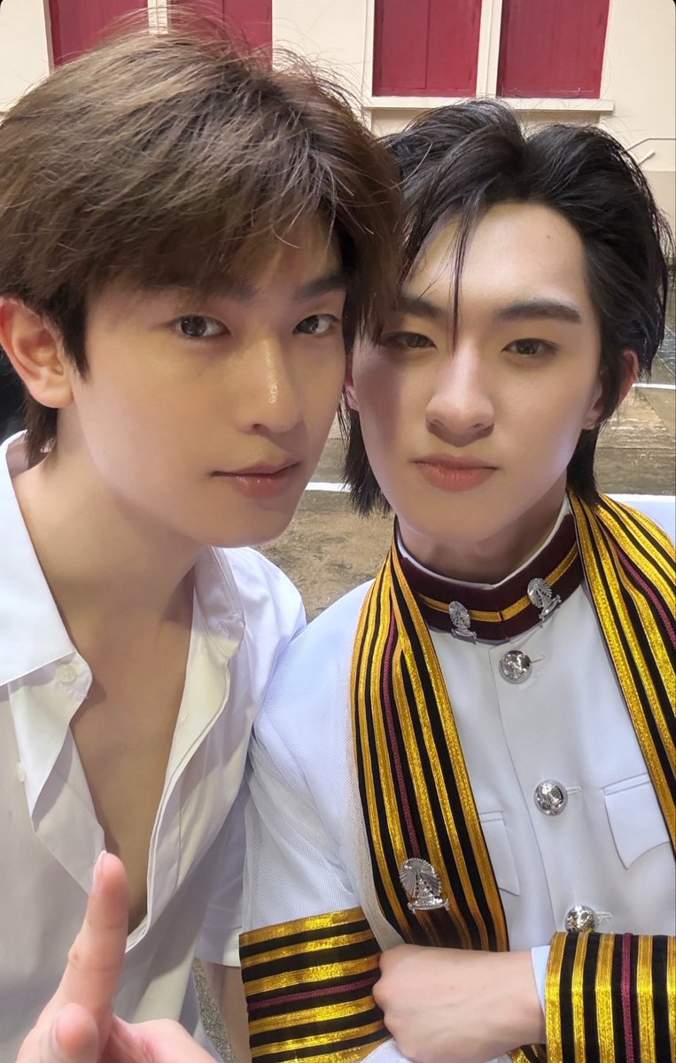 juneoncnine's tweet photo. ก็ดูรู้อะว่าคนไหนแฟนคนไหนเพื่อนแฟน https://t.co/qKwbbyORWY