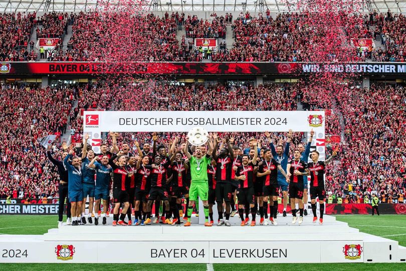 4iokl's tweet photo. 6️⃣ لحظة كتابة التاريخ 🏆

في أبريل 2024، حسم باير ليفركوزن لقب الدوري الألماني لأول مرة في تاريخه.

بعد أكثر من 100 عام على تأسيس النادي… تحقق الحلم أخيرًا https://t.co/yaPlKG5Xr1