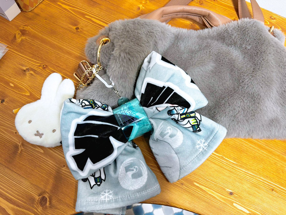 woneihC's tweet photo. 刀ブレのタオルめっっっちゃ可愛くない！？
最近はこういうタオルをリボンにするのが流行ってるんですか！？
明日はバッグにつけて行きますね！！！ https://t.co/mp6Rp9RTfY