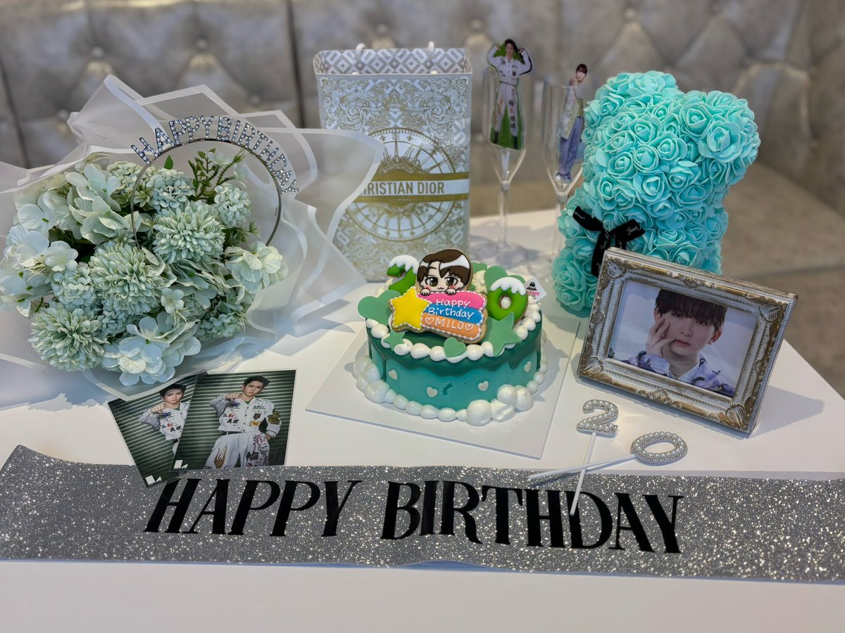 milochanman's tweet photo. セカイイチだーーいすきなミロくん20歳のお誕生日おめでとう( UT ̫ T)ﾉ💮💕💕💕記念すべきはたちにお祝いできてちょー幸せです＞ꇴ＜💕💕これからもよろしくねè ·̫ é🌟
 #高岡ミロ  #本人不在のお誕生日会  #高岡ミロ生誕祭2026  #Lienel  #オーダーケーキ @Lienel_official  #HAPPY_MILO_DAY https://t.co/0LYXDvXabi