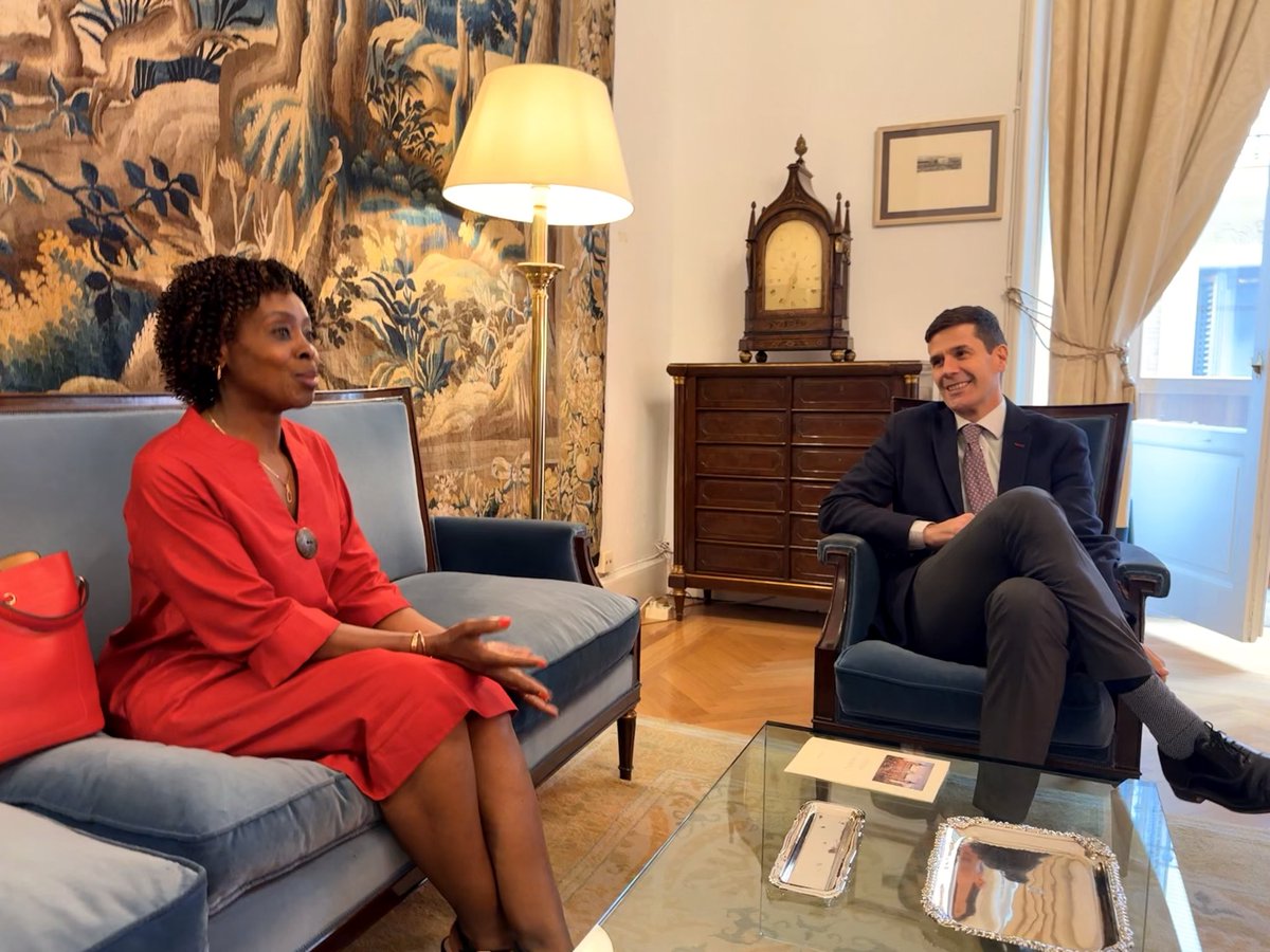 rbarwanda's tweet photo. Kuri uyu wa Gatanu i Madrid muri Espagne, Ambasaderi Christine Nkulikiyinka yashyikirije Minisiteri y’Ububanyi n’Amahanga, Umuryango w’Ubumwe bw’u Burayi n’Ubutwererane y'iki gihugu, kopi z’impapuro zimwemerera guhagararirayo u Rwanda.

Ni ubwa mbere u Rwanda rugize uruhagarariye mu Bwami bwa Espagne. #RBAAmakuru