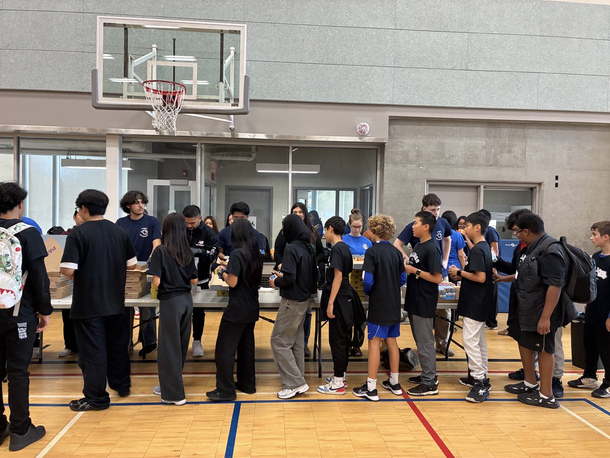 ByrneCreekCS's tweet photo. What an amazing day our Gr 8 had yesterday at our grade 8 retreat (BARC) at Edmonds Community Centre.  Thank you to all the teachers who supported the event and our leadership classes as well. 

Watch out Grad 2031 on the rise! 

#GoBulldogs

@burnabyschools https://t.co/e8092N34OD