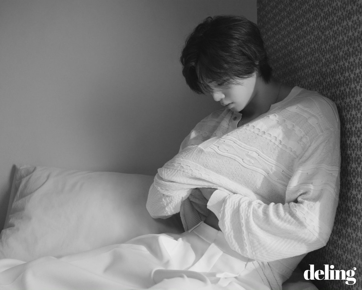 cupidkitty_'s tweet photo. this photo literally looks like he's breastfeeding a baby π https://t.co/y3lk5odz9b