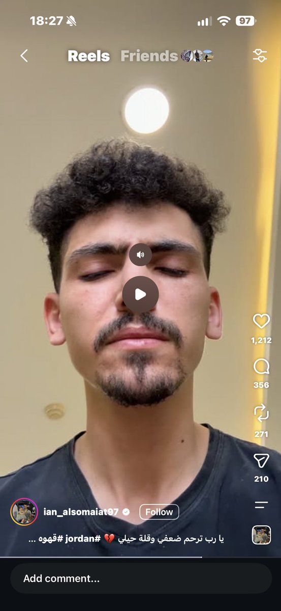 Laith_batainehh's tweet photo. غريب انه ما في حدا بنشر عن هاذ البني ادم!!! 
اله اكثر من ١٥ سنة بعاني من مرض سرطان العظام اللي الله يكفينا شره، وبطلع وبناشد وبشكي، واخذ قروض وتراكمت عليه وهو اب و زوج، الناس الله يجزيها خير بتساعد بس بدنا تدخل من الديوان الملكي وجلالة الملك للتكفل بعلاجه. 
@RHCJO 
@QueenRania https://t.co/0nE1fRilpU