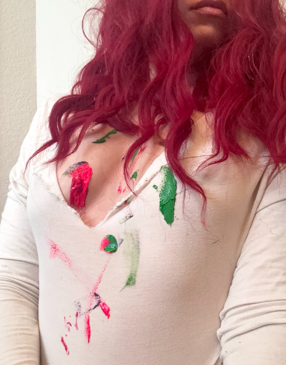 Elarapaints's tweet photo. Starting to realize the painting is only half the artwork.

The rest gets left on me. 🌸🎨 https://t.co/RiVvm3XOYw