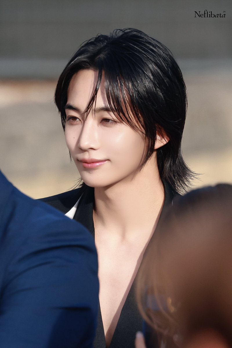 Neflibata_JH's tweet photo. 20261002

🤴🏻

#JEONGHANxGIVENCHY
#GivenchySS27
#ParisFashionWeek
#정한 #윤정한 #JEONGHAN
#ジョンハン 
#세븐틴 #SEVENTEEN https://t.co/nTO81VIKI1