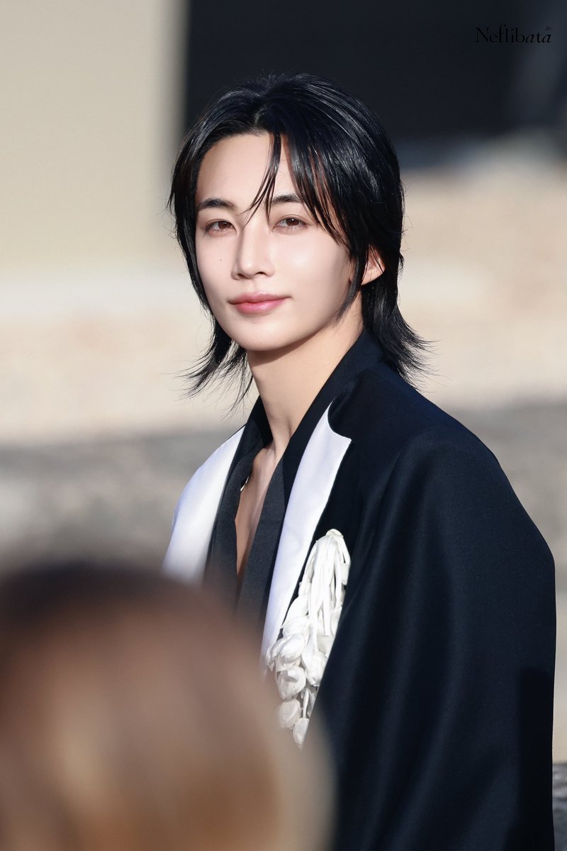 Neflibata_JH's tweet photo. 20261002

🤴🏻

#JEONGHANxGIVENCHY
#GivenchySS27
#ParisFashionWeek
#정한 #윤정한 #JEONGHAN
#ジョンハン 
#세븐틴 #SEVENTEEN https://t.co/nTO81VIKI1
