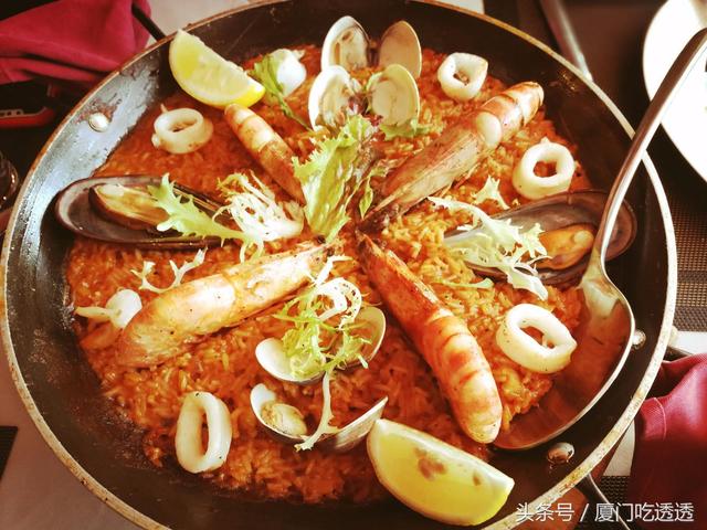SheaMccartxfm5's tweet photo. Hoy cociné la primera paella para mi familia después de mudarme. El olor de arroz con azafrán llena la nueva casa, y eso es hogar. https://t.co/YNqL0XJVv4