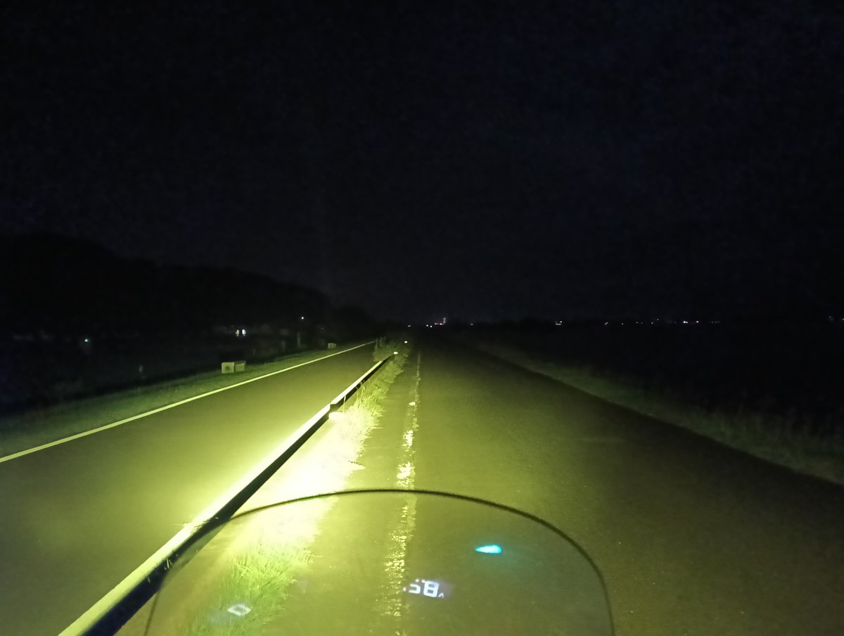 MagnaTakehiko's tweet photo. 久しぶりの「闇夜の霞ヶ浦」🏍
久しぶりの「道の駅たまつくり」

10月になったからなのか、今の気温って約15℃位かも？🥶
夜活も服装の冬支度をせねば…😷 https://t.co/IVih2veGNL