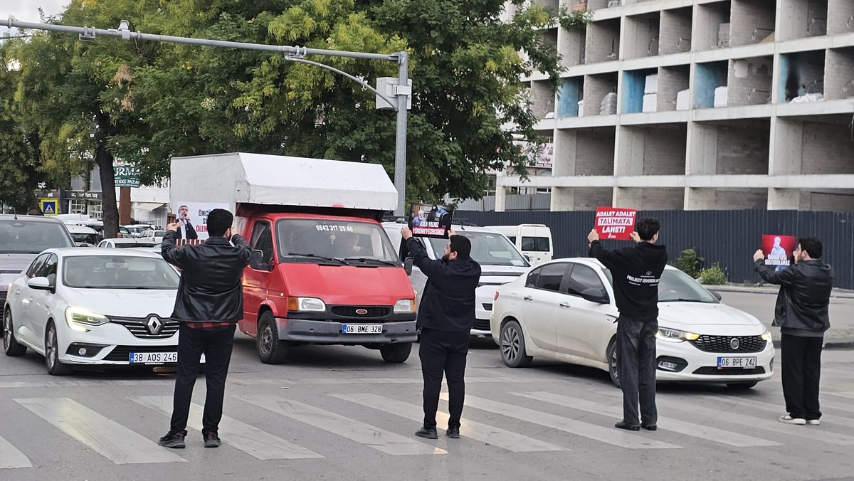 FurkanHareket6's tweet photo. Açtığımız pankartlarla Alparslan Hocamızın, Semra Hocamızın ve kardeşlerimizin sesi olduk.

Pankartımızda da yazdığı gibi:
“Asla yalnız yürümeyeceksiniz!”

Adalet talebimizi her yerde, her fırsatta dile getirmeye devam edeceğiz.

AlparslanHocaya Ozgürlük 
SemraHocaya Ozgürlük https://t.co/YTwkZ8C9oi