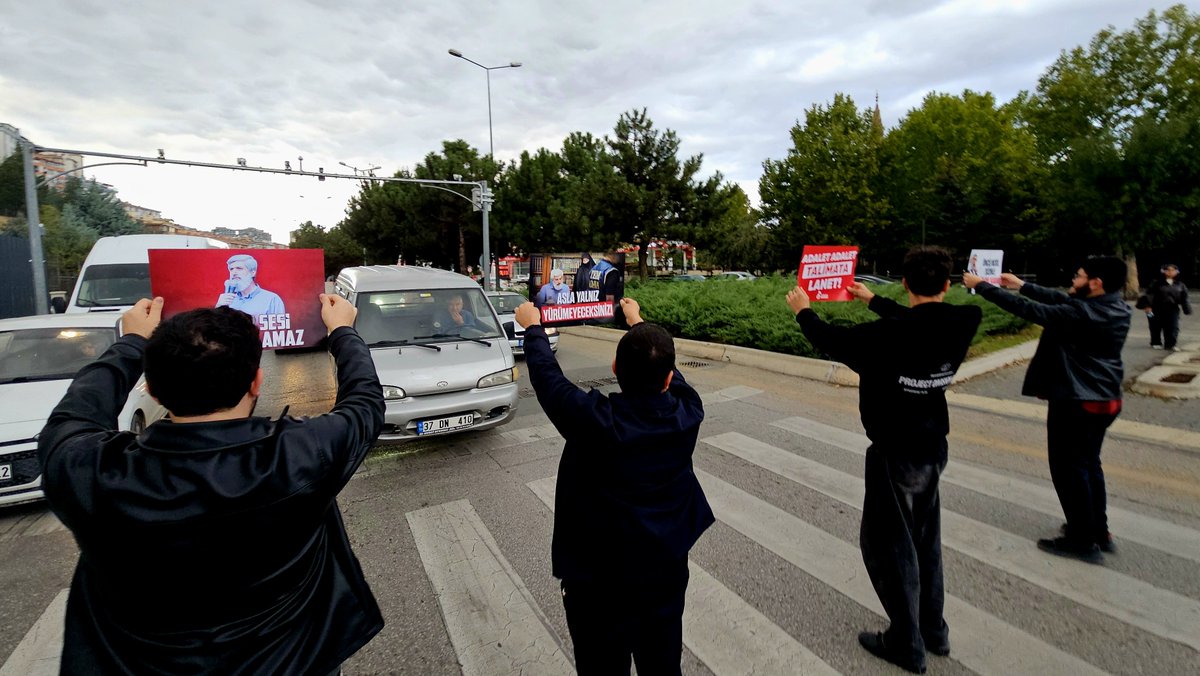 FurkanHareket6's tweet photo. Açtığımız pankartlarla Alparslan Hocamızın, Semra Hocamızın ve kardeşlerimizin sesi olduk.

Pankartımızda da yazdığı gibi:
“Asla yalnız yürümeyeceksiniz!”

Adalet talebimizi her yerde, her fırsatta dile getirmeye devam edeceğiz.

AlparslanHocaya Ozgürlük 
SemraHocaya Ozgürlük https://t.co/YTwkZ8C9oi