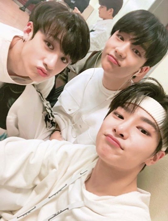 onlyhyunin's tweet photo. HAPPY BIRTHDAY BEST LEADER 🤍

#HappyBangChanDay
#스테이의_영원한_자부심_방찬
#BangChanEmpireOfTalent
#StrayKids #스트레이키즈
#방찬 #BangChan https://t.co/ZNEgUZSszx