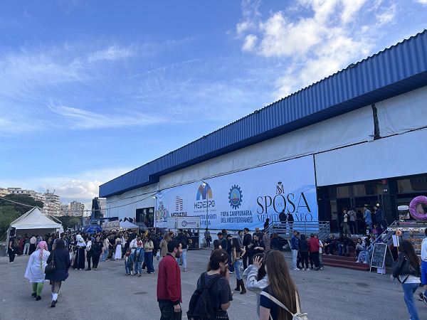 RedazioneDedalo's tweet photo. Sposa del Mediterraneo, a Palermo si apre la stagione dei "sì" sabato 3 ottobre
https://t.co/orkLm8VpG6
#SposaDelMediterraneo #Palermo #Wedding #Matrimonio #Sposi #Fiera #Sicilia https://t.co/XhzRoba2qH