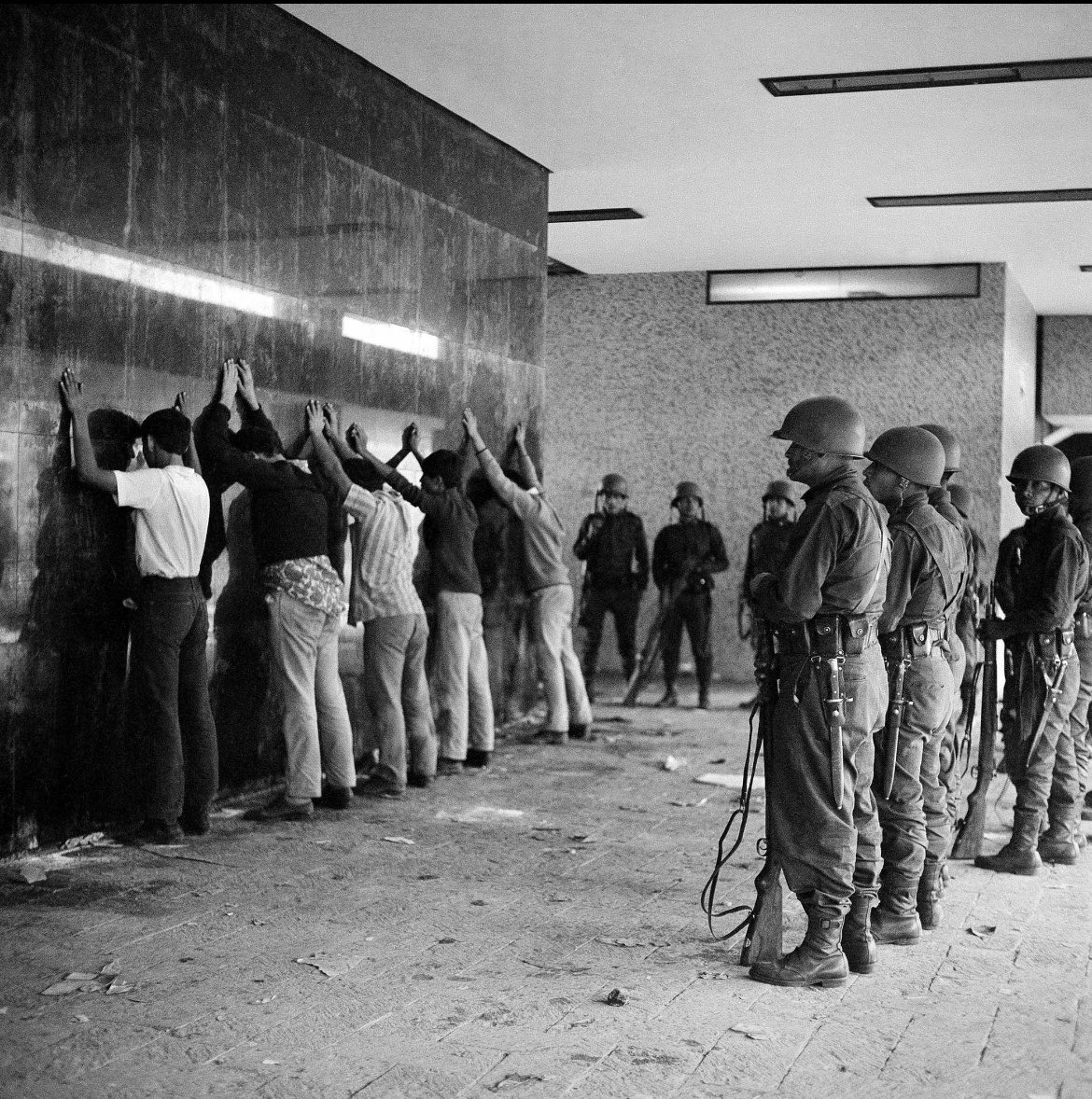 RADICAL_TLAHUAC's tweet photo. 2 de octubre: No se olvida.

Fue y sigue siendo el ejército. https://t.co/6Yetw3wz1O