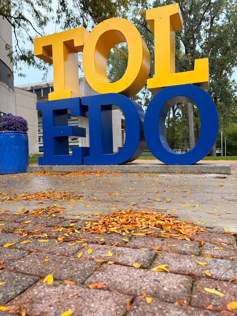 UToledoMed's tweet photo. It's feeling like fall on campus 🍂 https://t.co/U3X4o5LH7b