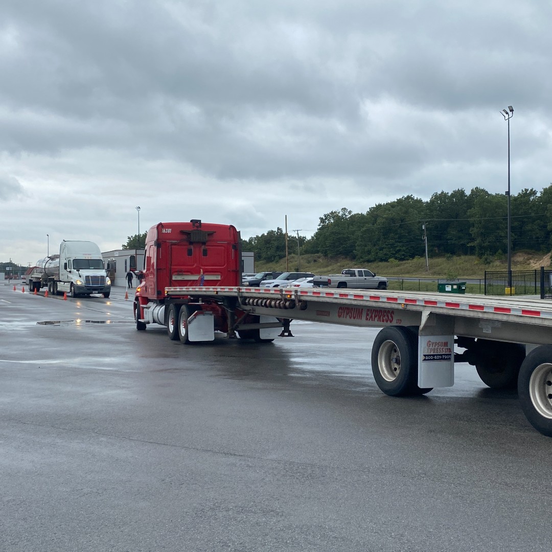 DriveCoCDL's tweet photo. Weeknights or weekends: part-time CDL classes start October 5th in Gary and Noblesville, and October 10th for Gary weekends.

 See the full October schedule here: https://t.co/EwOdb1TmdO https://t.co/EgYG1ox70q