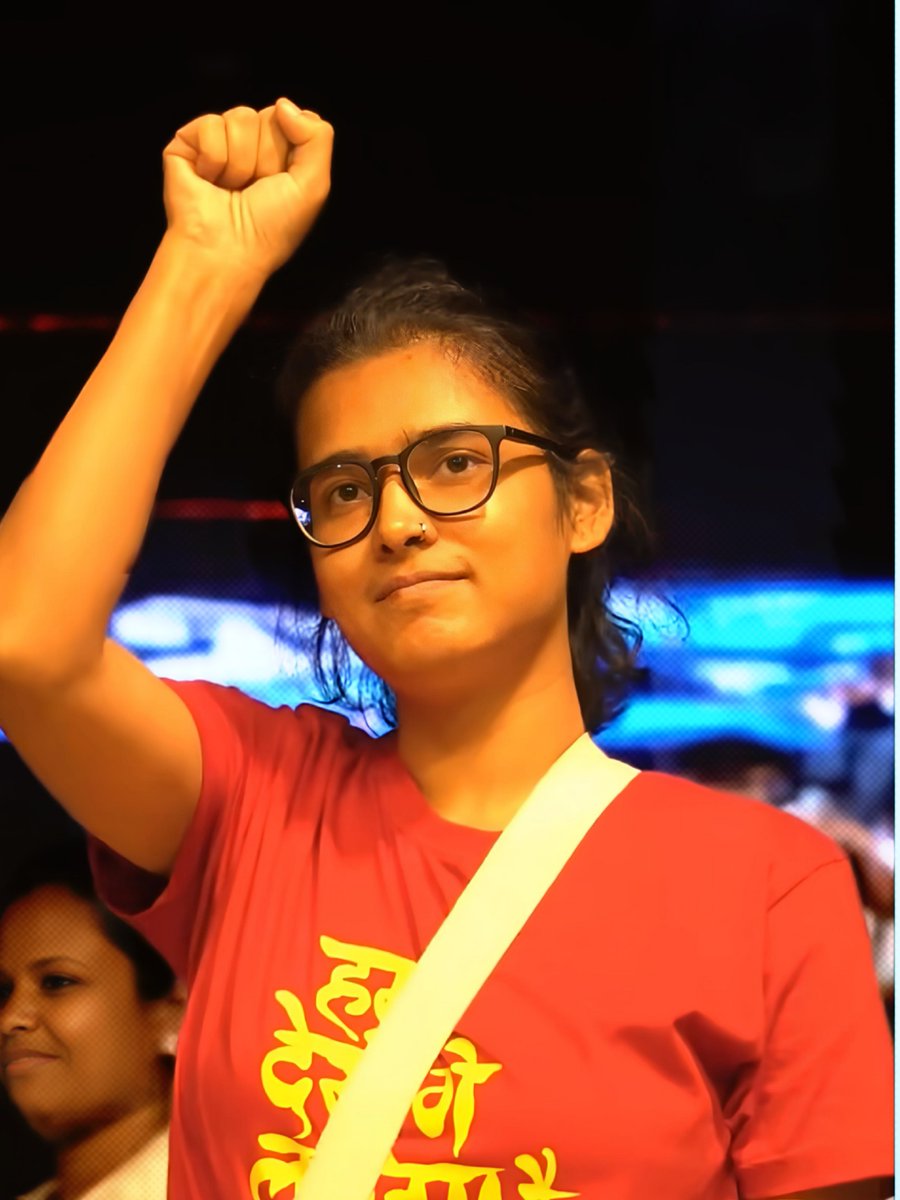 ripper_dhruvaa's tweet photo. If life gives you a chance to become a social activist :

Be like                              Not like 
Neha Bora.                    Riddhima Sharma https://t.co/jshLSGxC1A