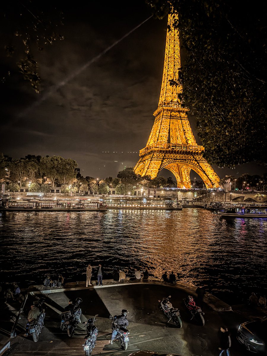 echoesofworld's tweet photo. Paris, France https://t.co/mHBEW1aKmW