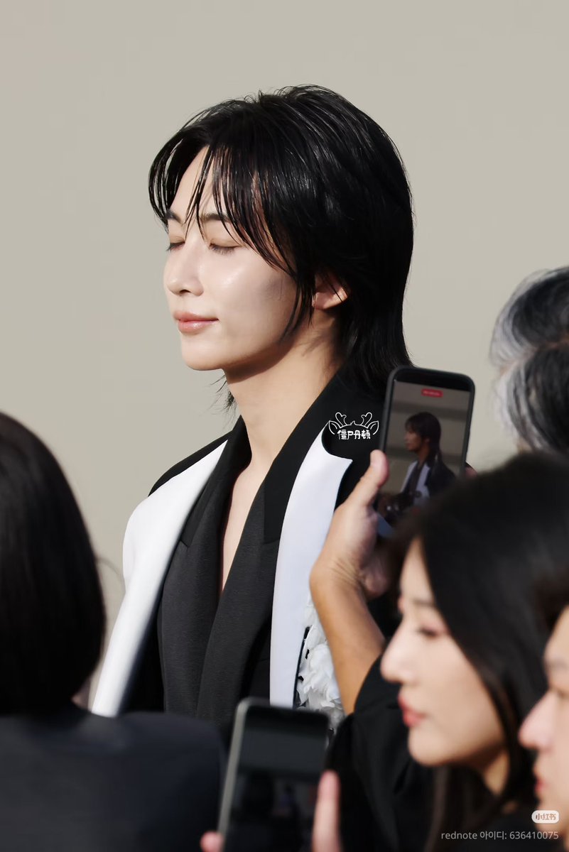 HANI_BERRY_1004's tweet photo. 261003 지방시 쇼 #정한 https://t.co/auO9Q1Igzd