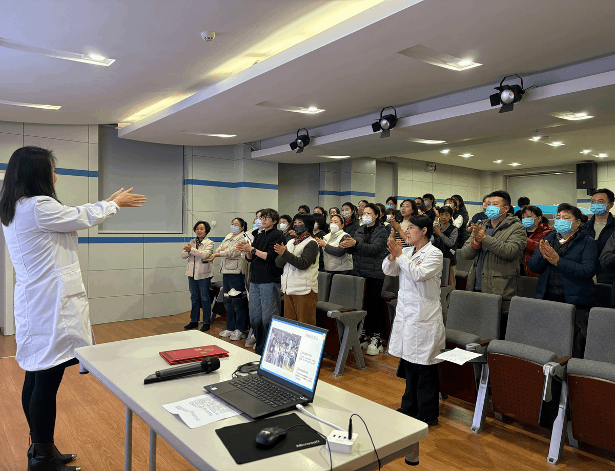 HadleyHallfa's tweet photo. Hoy di una charla sobre técnicas de productividad en el trabajo, con mucha participación del público. Gran experiencia para compartir conocimientos! https://t.co/6rg1fNcDe7