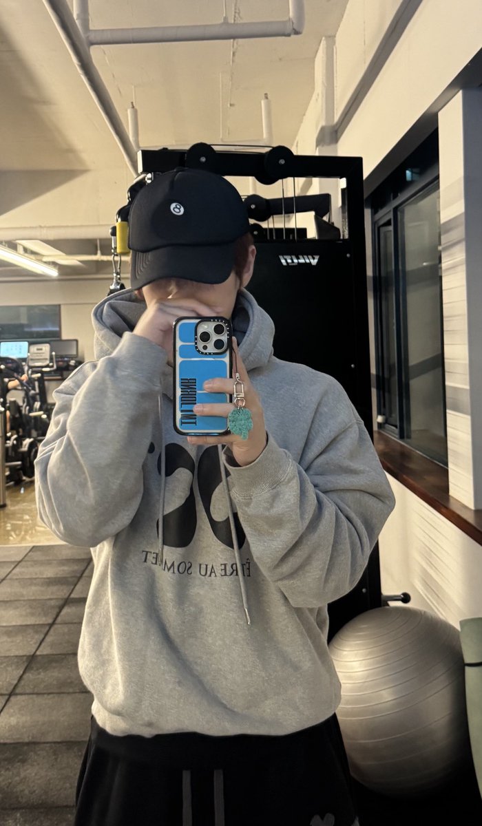_sungkook's tweet photo. 킁,, 늦은 새벽이지만 오운완을 했기때문에 https://t.co/JfLQfE3Xme