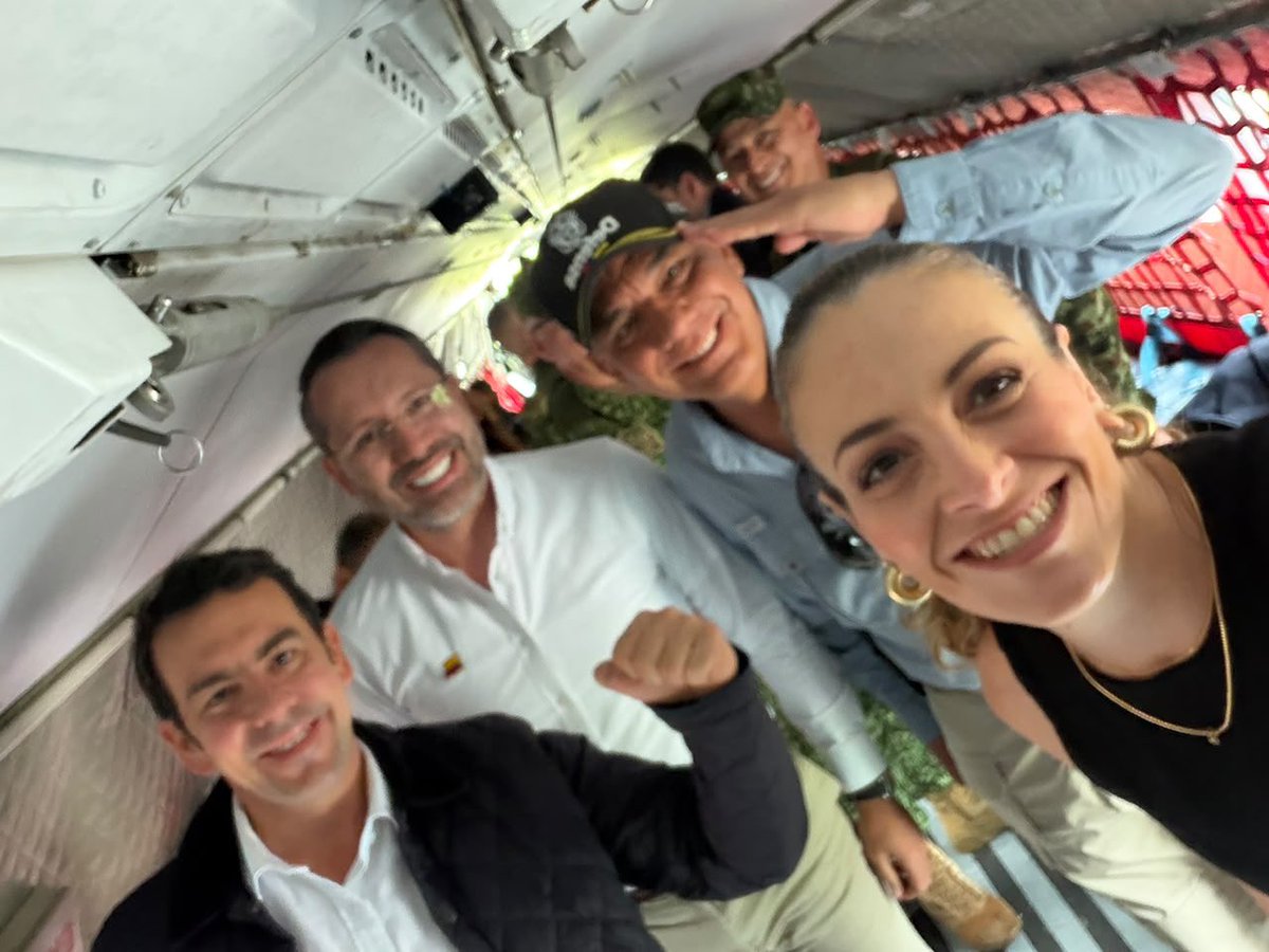 Rodrigo_Lara_'s tweet photo. Llegando al consejo de seguridad en Coveñas. 

La seguridad y el desarrollo de Sucre son muestra prioridad. https://t.co/4KXrH3yigo