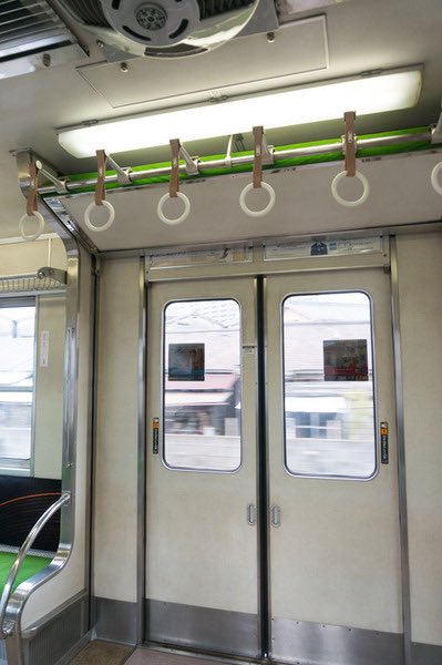 Kitora_net's tweet photo. @Awakend_Citizen そういえば、京阪5000系に通勤時間帯のシート格納車両はありましたね。
まだ有るのかな～🤔 https://t.co/AZtFIjMEkj