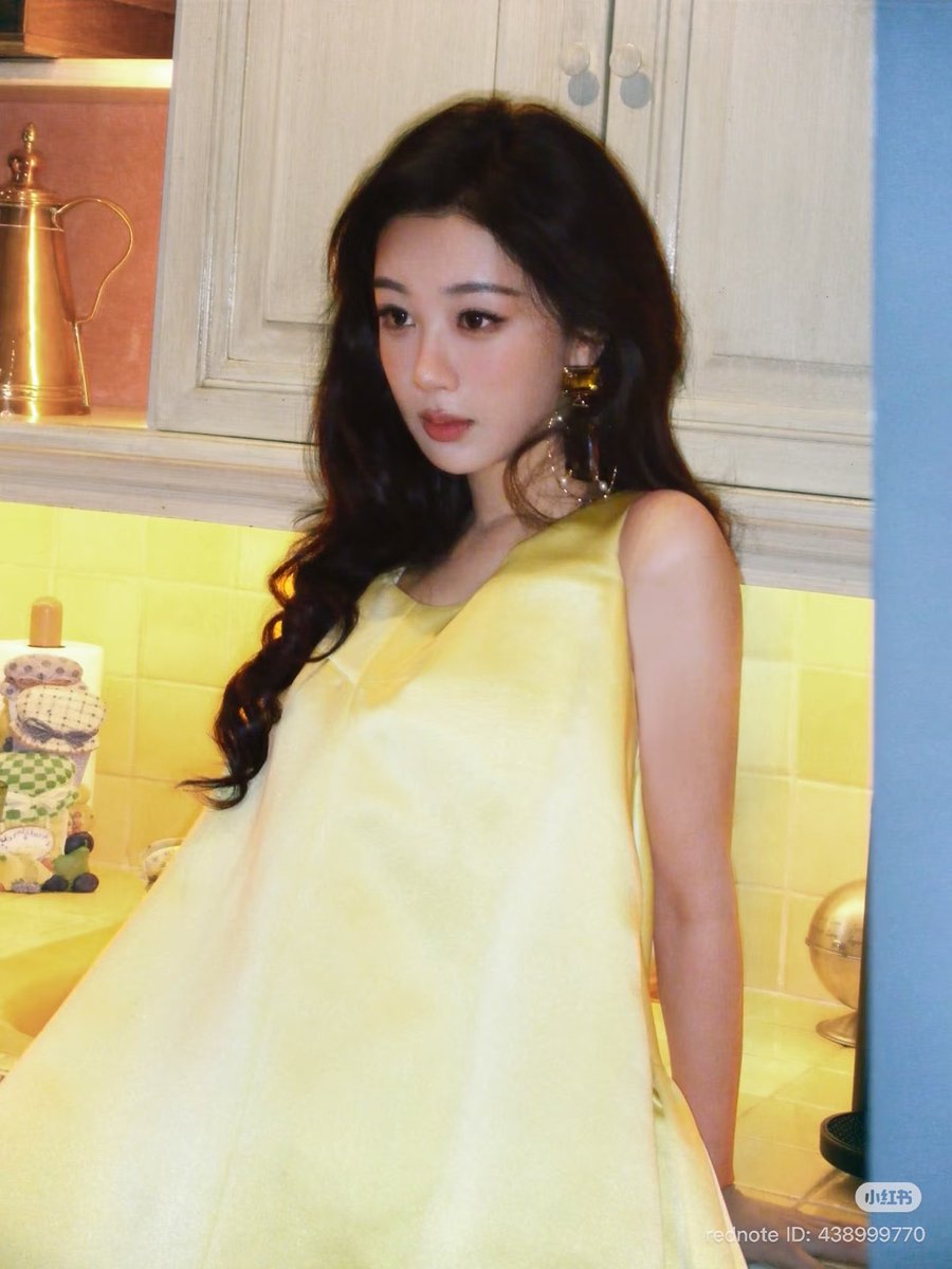 CChanlakhena's tweet photo. She has such a youthful vibe too 😙

YANG ZI FOR GIVENCHY SS27
#YangZixGivenchySS27
#GivenchySS27
#YangZi https://t.co/DIvngIpnI9
