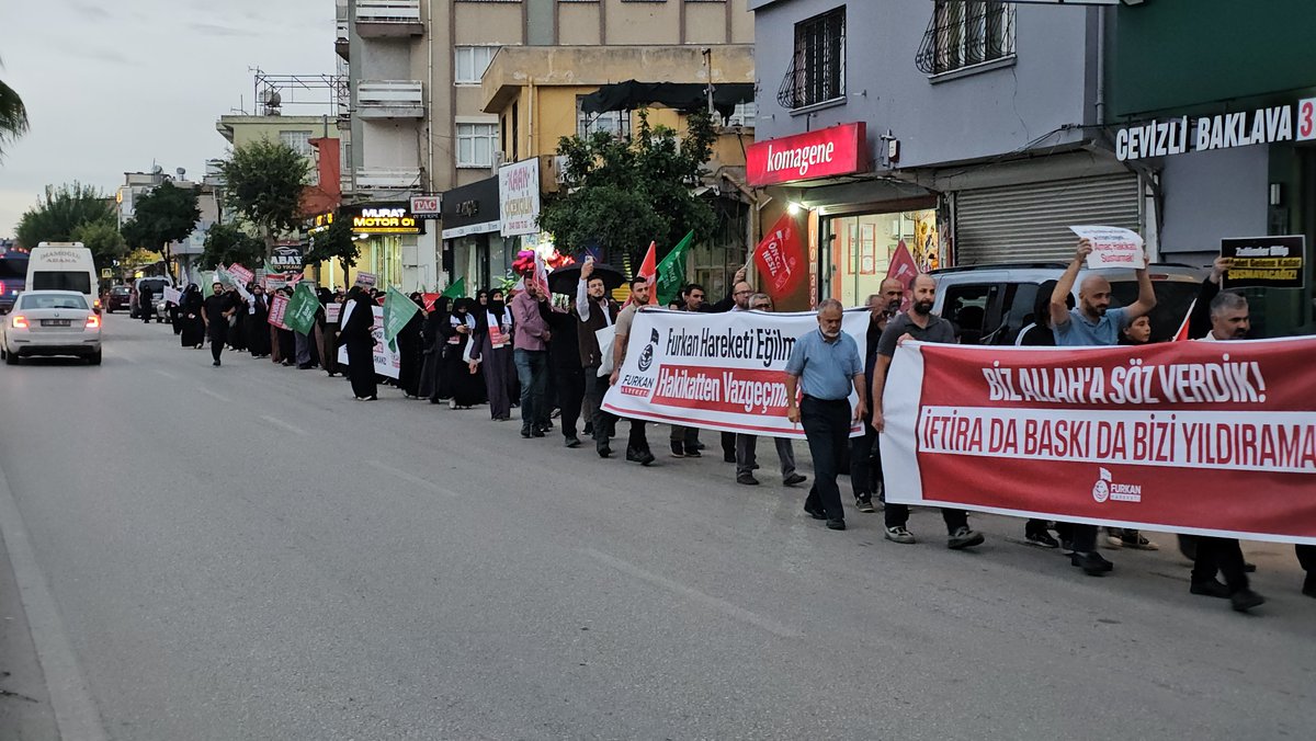HakikatinSs's tweet photo. Alparslan Kuytul Hocaefendi'nin talebeleri ve sevenleri haksız tutukluluklara karşı Adana'nın farklı bölgelerinde yürüyüş ve adalet bekleyişi gerçekleştirdiler.

📍Kozanyolu / Yüreğir

#YargıEliyleZulüm 
ZulmeKarşı Meydanlardayız https://t.co/kStB5DZaHW