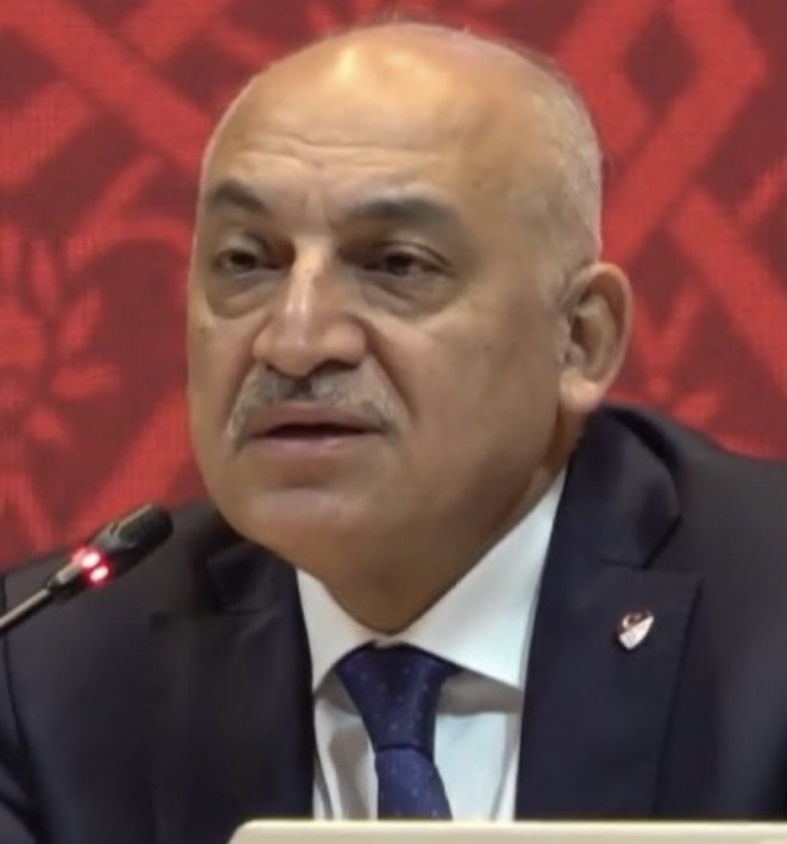 Ben_Adoo's tweet photo. Şu ikisinide alın bunlarda ne bilgiler vardır. 3 temmuzu unutmadık Göksel https://t.co/ZfLn0YlM4R