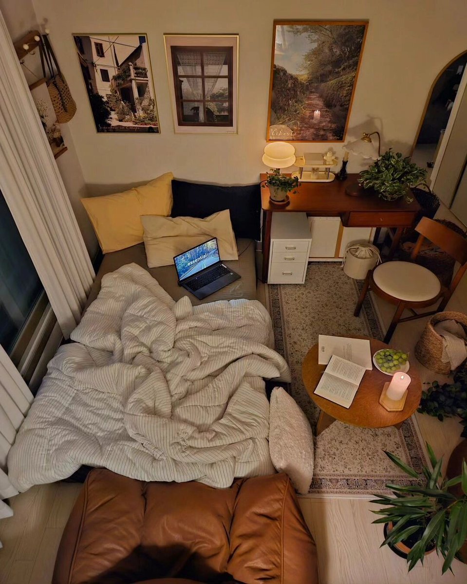 yo_melilqu__40a's tweet photo. Check this cozy nook tucked in a quiet village—soft pillows by the window, no heavy stuff just a chill vibe. https://t.co/54kmplhSVr