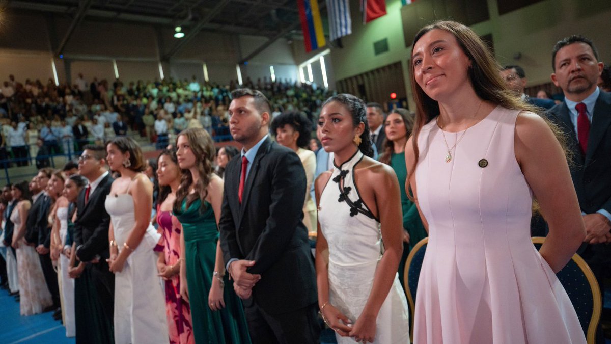 UninorteCO's tweet photo. #OrgulloUninorte | Hoy recordamos nuestra ceremonia de grados, que tuvo lugar el 25 de septiembre, en la que más 1.000 profesionales graduaron con el sello Uninorte. 

Historias, sonrisas y reconocimientos destacaron en un día lleno de felicidad. 

Revive este momento especial: 🔗 https://t.co/urNTzjumoc