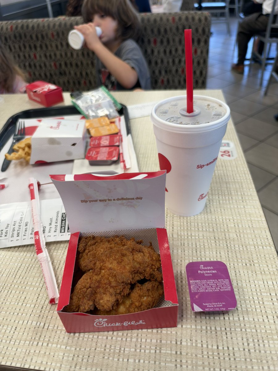 Blackfingers63's tweet photo. Had a solid dad joke at the chick fil a today, the person ordering ahead of me only spoke Spanish which was making it difficult for the poor trainee at the counter. So when it was my turn I started off in German. I thought this was exceptionally funny, my wife not so much https://t.co/2l6pLMlfyP