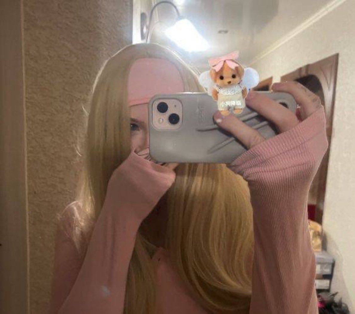 savannah_l30716's tweet photo. Be honest 🙃  
if we followed you and spammed your DMs with random pics would u block us ?💗 https://t.co/x5ZSWGKlyu