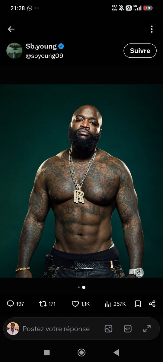 nomprenom555's tweet photo. @_pra__ise et ça c'est Rick Ross la piqûre ou le bistouri, l'important c'est qu'il se kiff https://t.co/Mbx7CRW8eH