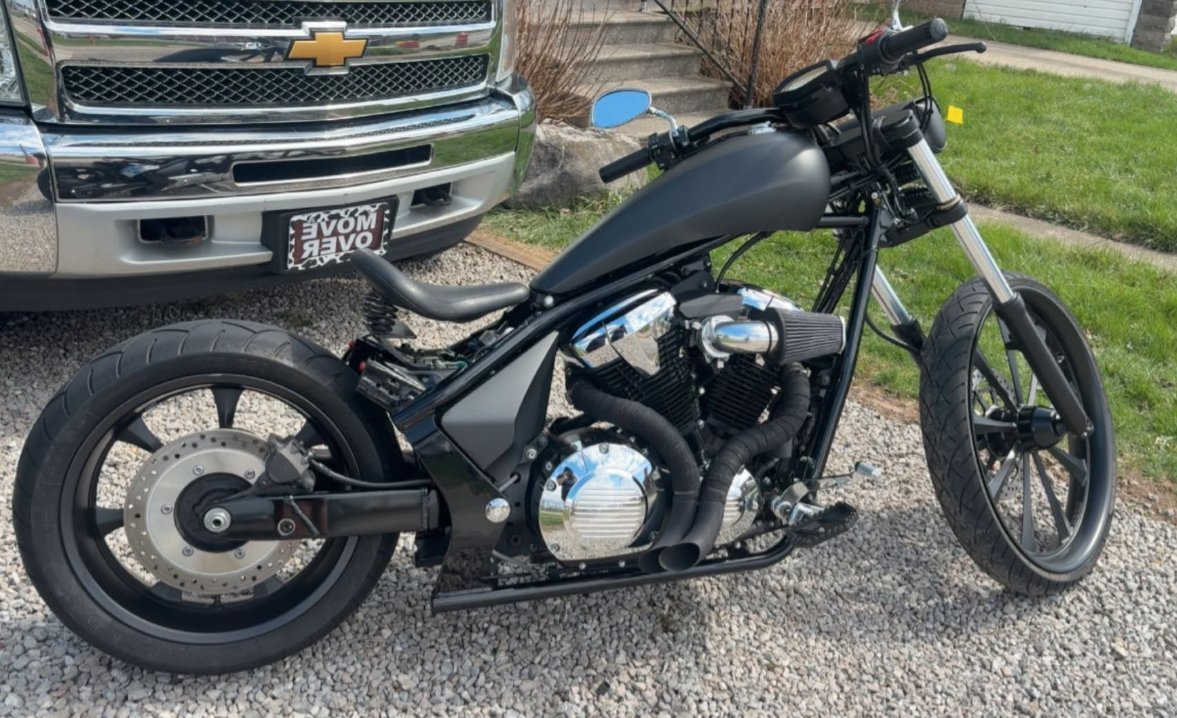 Moto_History's tweet photo. This custom fenderless Honda Fury blends old school style with modern reliability. #honda #hondafury #factorycustom #streetchopper #chopperstyle #americanchopper https://t.co/tdNC1SNzjx