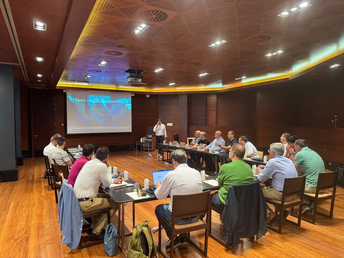 TranviasyTrenes's tweet photo. Hoy #digitalxborder nos ha traído a Murcia para hacer un refresh de herramientas y estrategias de digitalización. By @eoi & @adigital_org & @ICEX_ https://t.co/TxXNR9zglx