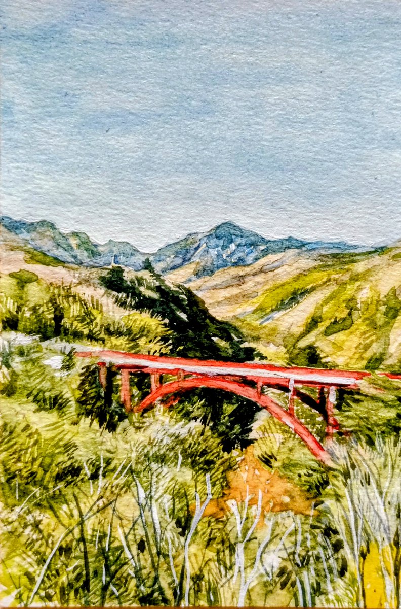 x69chanpon's tweet photo. 🌿アトリエから〜🖌️スケッチ散歩

以前に行ったバス旅行より

八ヶ岳高原ラインの東沢大橋

山の中からぽっかりと
鮮やかな赤い橋が現れるのが
印象的でした

はがきサイズ　ヴィフアール紙
鉛筆　透明水彩

#スケッチ #水彩
#八ヶ岳 https://t.co/tMWWhaavE5