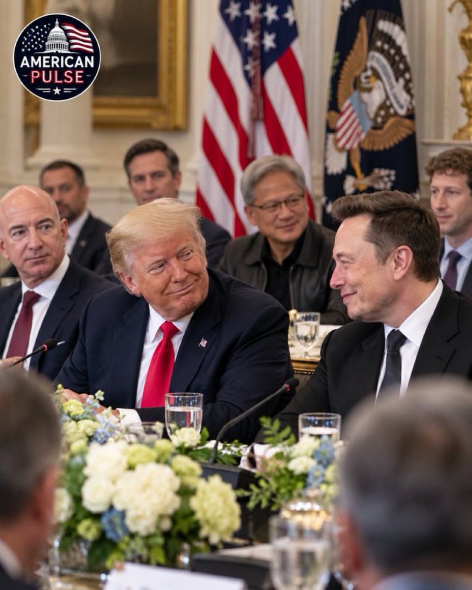 Space_FounderX's tweet photo. 🚨🇺🇸 TRUMP &amp; ELON — BACK TOGETHER?

After their public fallout, what do you think of their reunion?

🅰️ 👍 Positive step

🅱️ 🤔 Temporary reunion https://t.co/deaysED5qI