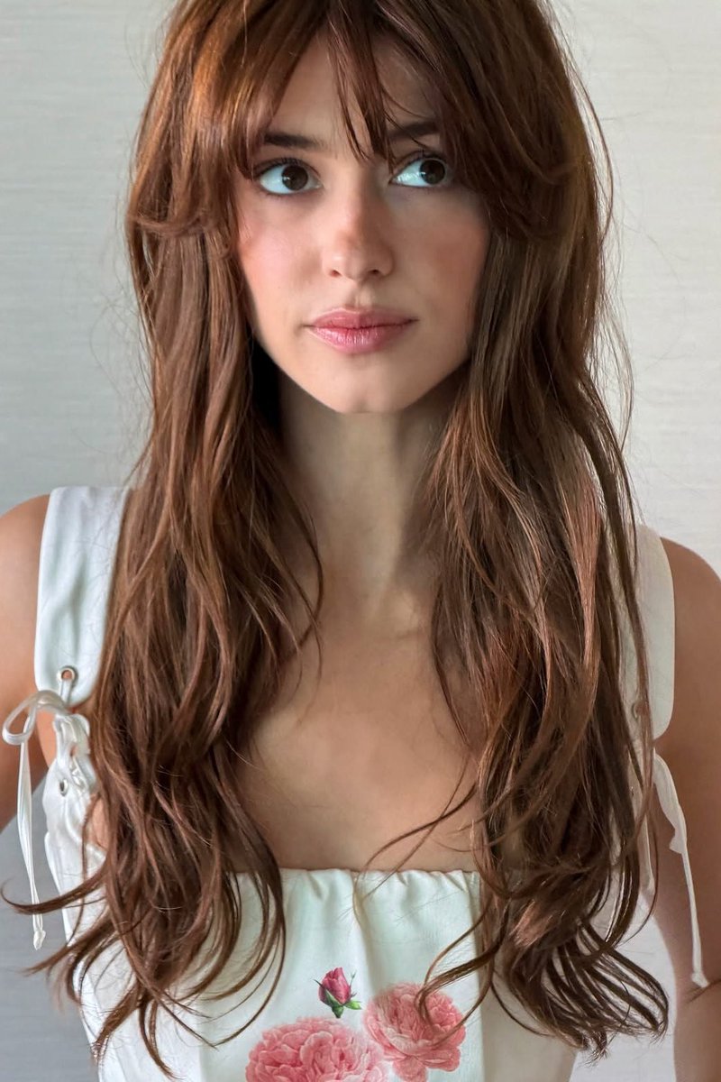 popbuzzz_'s tweet photo. Daisy Edgar-Jones photographed during her Sense and Sensibility promotional activities in Sydney.

Edgar-Jones plays Elinor Dashwood in the new 2026 film adaptation of Jane Austen’s novel, with Esmé Creed-Miles as Marianne Dashwood, in a production directed by Georgia Oakley that blends period elements with modern styling.

The Sydney photo call and press events mark the final international stop on the global tour before the film’s Australian theatrical release on October 15, following earlier premieres in London, Ireland, and Germany.