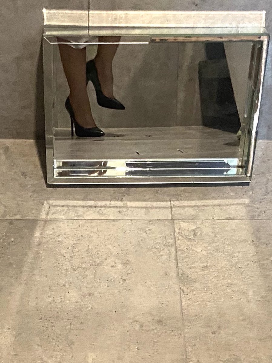 k1ttydoll0's tweet photo. you wish to kiss those heels https://t.co/4Uf5GU0UvD