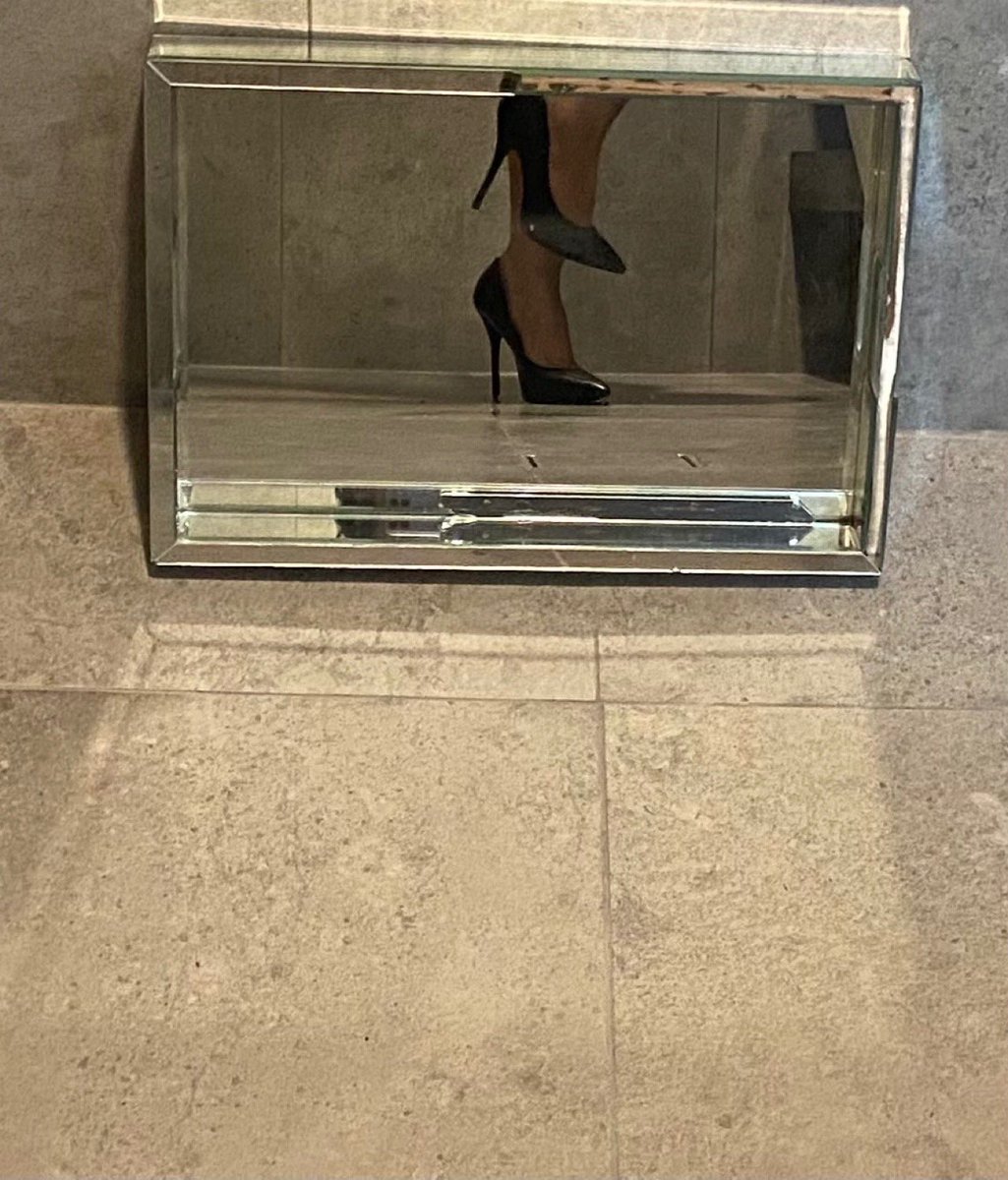 k1ttydoll0's tweet photo. you wish to kiss those heels https://t.co/4Uf5GU0UvD