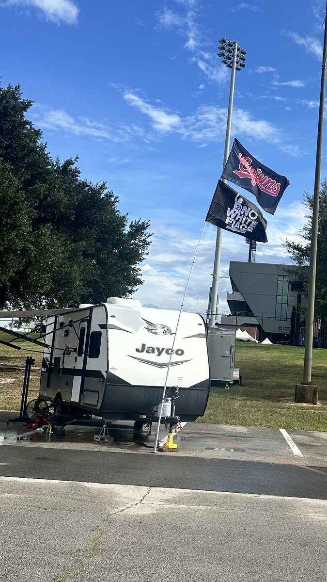 cjransonet's tweet photo. All setup &amp; ready! This week we’re flying @TeamGleason with @RaginCajuns! Time to get some groceries before @RaginCajunsVB!
#GeauxCajuns #cULture #NeverPunt #NoWhiteFlags https://t.co/8mBZVFptEQ